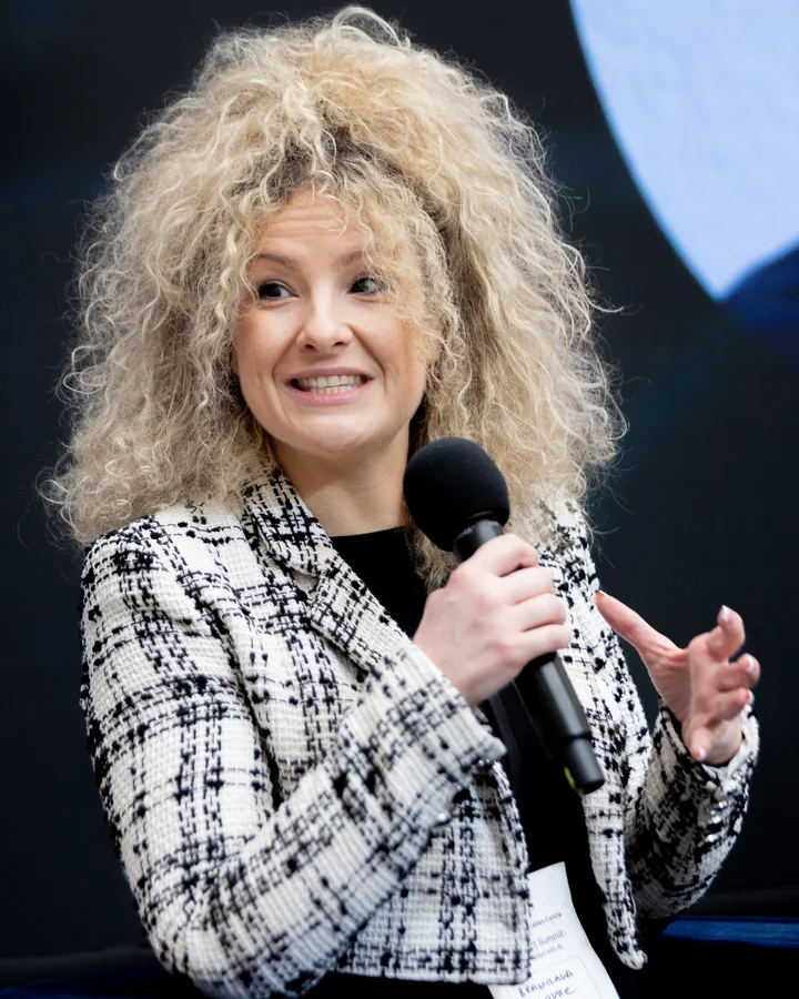 Branislava Lovre, journalist and AI ethics expert, speaking at an international media event